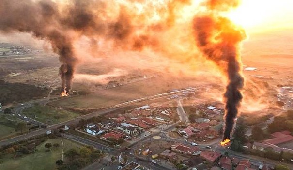 Aerial views of burning Atteridgeville from EWN chopper on Tuesday morning